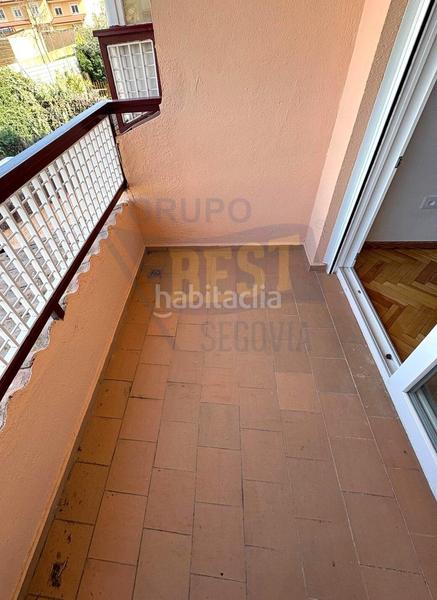 Foto b052191b-b6e6-43ea-810e-ecc9361b1abb. Casa adosada amplio chalet adosado, con patio y garaje, en el sotillo la lastrillasegovia en Lastrilla (La)
