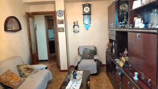 Appartement en Aluche. Amplio y luminoso piso de tres dormitorios, con gran terraza y a