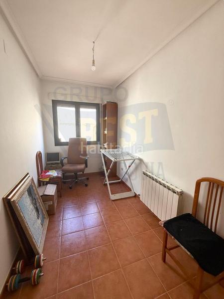 Foto 1f2dbbdc-889e-4110-bdb4-7b96dbc85524. Semi detached house with heating parking in Roda de Eresma