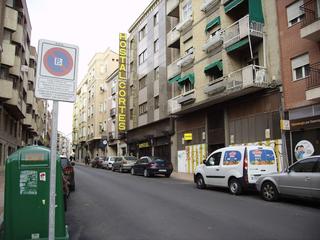 Location Local commercial  Calle de ramón y cajal. Local amplio y diáfano ramón y cajal junto a fermín caballero. 3