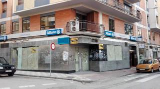 Location Local commercial à Parque san julián 4. Esquinazo parque san julián/dr. chirino, junto a carretería. 176