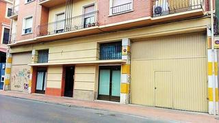 Location Local commercial à Parque san julián 14. Amplio local 1ª línea parque san julián, centro administrativo d