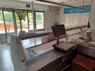 Lloguer Local Comercial  Calle de perez galdos. Local con carnicería completamente montada, para entrar