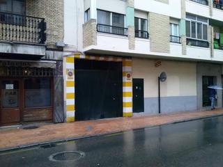 Location Local commercial à Calle las torres 6. Local semiacondicionado, 180 m2, diáfano, gran fachada y luces a