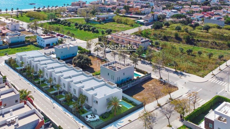 Foto f8daba83-2101-4e06-ad78-f3a31aaf2227. Casa adossada a erida 20 a Tarraco Cambrils