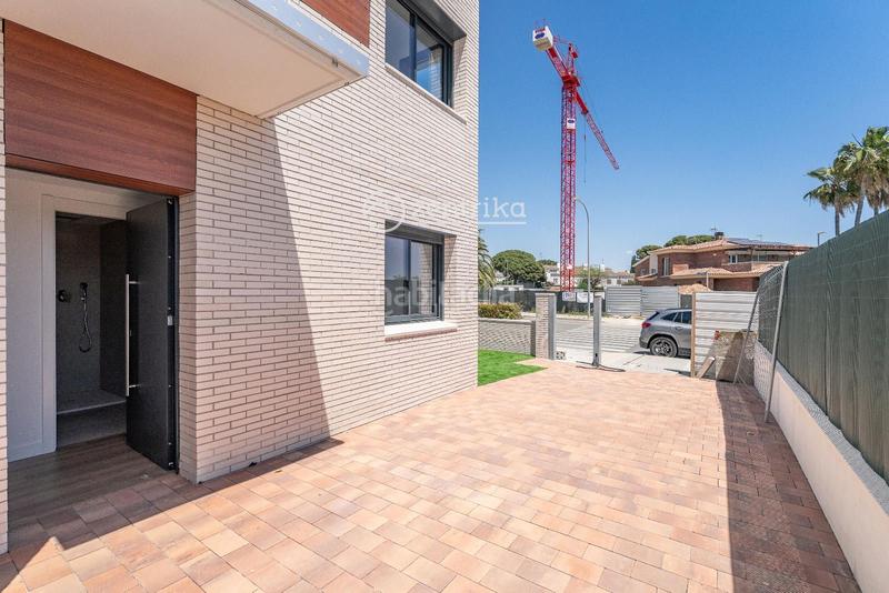 Foto 1429204e-57f1-4780-989b-87d7260f4c9c. Casa adossada amb aparcament a Quatre Camins Cambrils