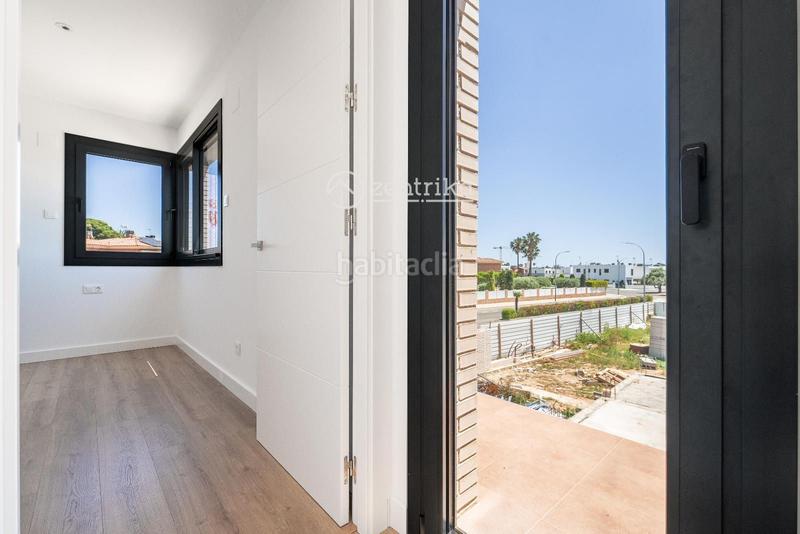 Foto 3cf2d1b8-b71a-4282-a5d8-64360d5a1262. Casa adossada amb aparcament a Quatre Camins Cambrils