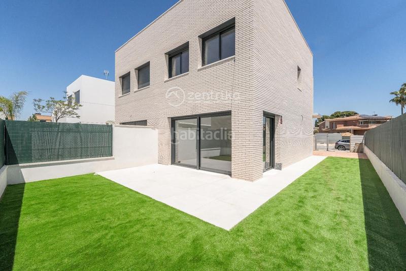 Foto 6e36dbc7-4fd7-443f-a2ca-918d764e1cc0. Casa adossada amb aparcament a Quatre Camins Cambrils