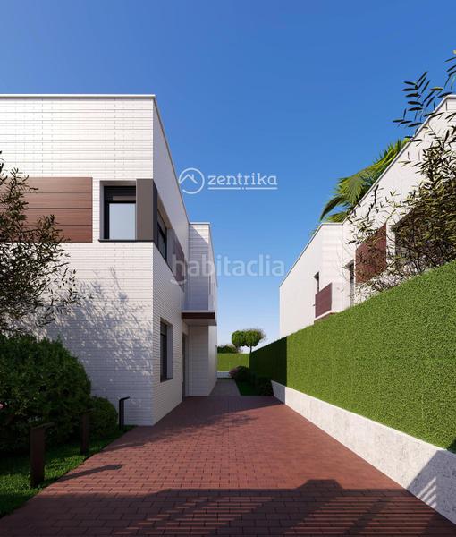 Foto c07b26f2-91ce-41c2-a993-e2a604729f51. Casa adossada amb aparcament a Quatre Camins Cambrils