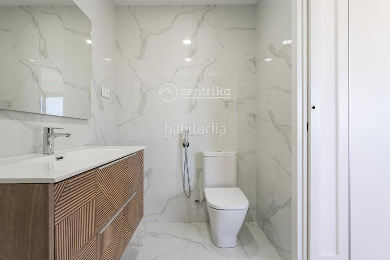 Foto fbbe51f1-0eaf-4bad-872d-c5b30e6c504c. Casa adossada amb aparcament a Quatre Camins Cambrils