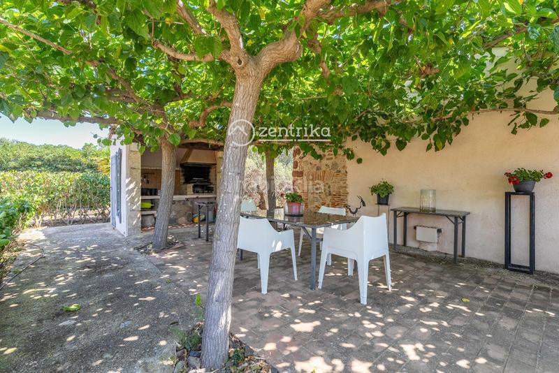 Foto 2b625bcf-34d9-4238-b268-ee2b95a0ca56. Casa finca exclusiva con casa, molino, casa apartamento y nave en Cambrils