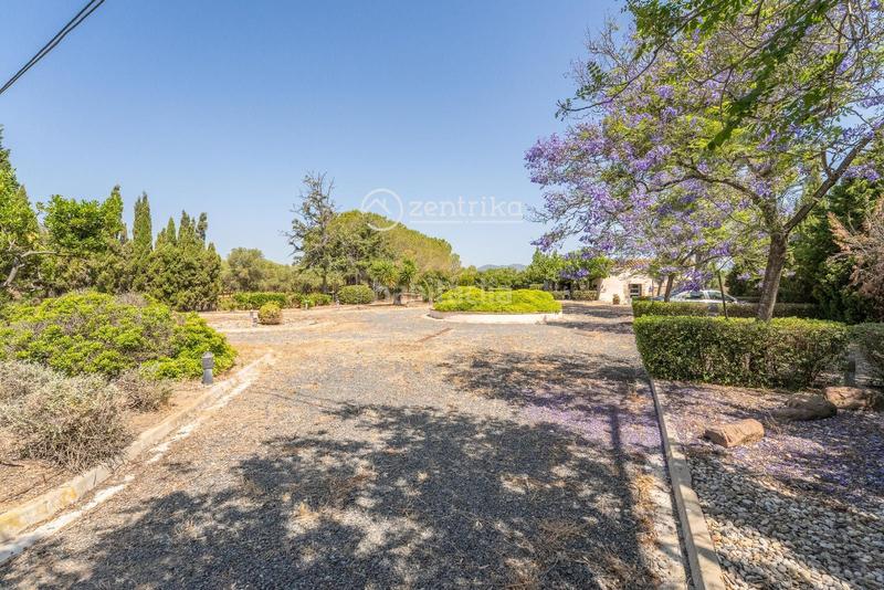 Foto 2d0815e3-f042-4968-af2b-9c3e43153031. Casa finca exclusiva con casa, molino, casa apartamento y nave en Cambrils