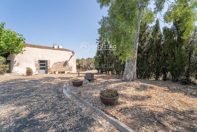Foto 774d8f35-c2e9-4248-a90e-e92479fc5f88. Casa finca exclusiva con casa, molino, casa apartamento y nave en Cambrils