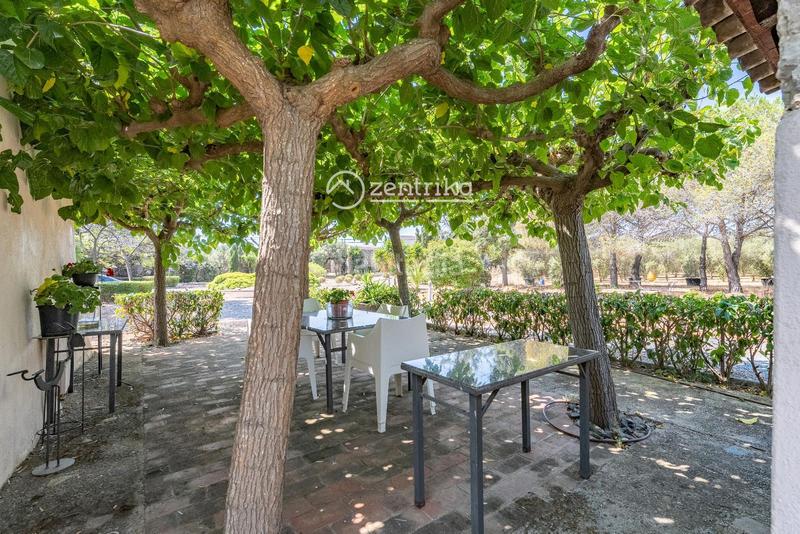 Foto a45c53ee-92fb-4d19-9299-1512a8bd9559. Casa finca exclusiva con casa, molino, casa apartamento y nave en Cambrils