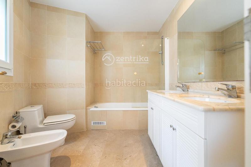 Foto de3afd4f-2a5a-4cd1-b9ea-b335104a6957. Casa finca exclusiva con casa, molino, casa apartamento y nave en Cambrils
