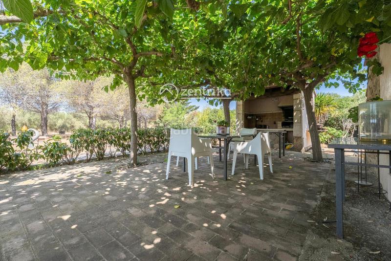 Foto ee80700a-6b51-45e1-80a5-49a6e6a97f1f. Casa finca exclusiva con casa, molino, casa apartamento y nave en Cambrils