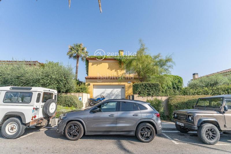 Foto 0d28c2a0-0e99-40d7-b120-232f783604e8. Chalet  independiente en venta , con 391 m2 en Reus