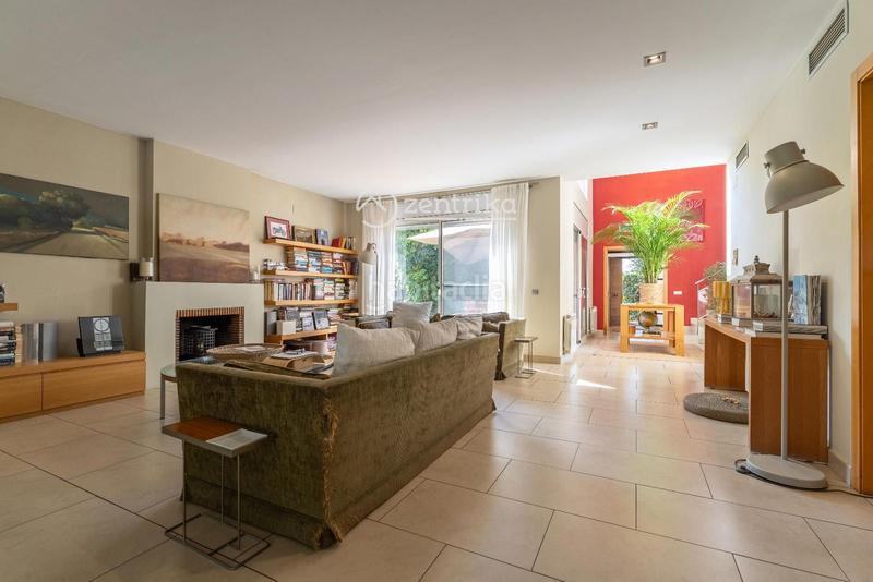 Foto 4f7f0e5e-e985-427a-ab8f-00e6d9f9100a. Chalet  independiente en venta , con 391 m2 en Reus