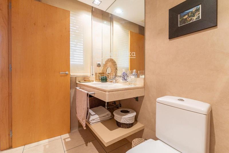 Foto 78b9f026-f63c-4ea1-816d-d8ca5c3bd041. Chalet  independiente en venta , con 391 m2 en Reus