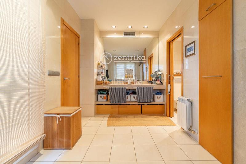Foto 926e49ed-9b5d-4280-abe1-e6b0c01a11f6. Chalet  independiente en venta , con 391 m2 en Reus