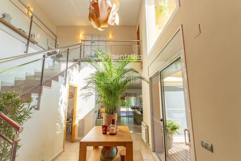 Foto 950308ee-8857-43fa-8cec-19ef43a77be6. Chalet  independiente en venta , con 391 m2 en Reus