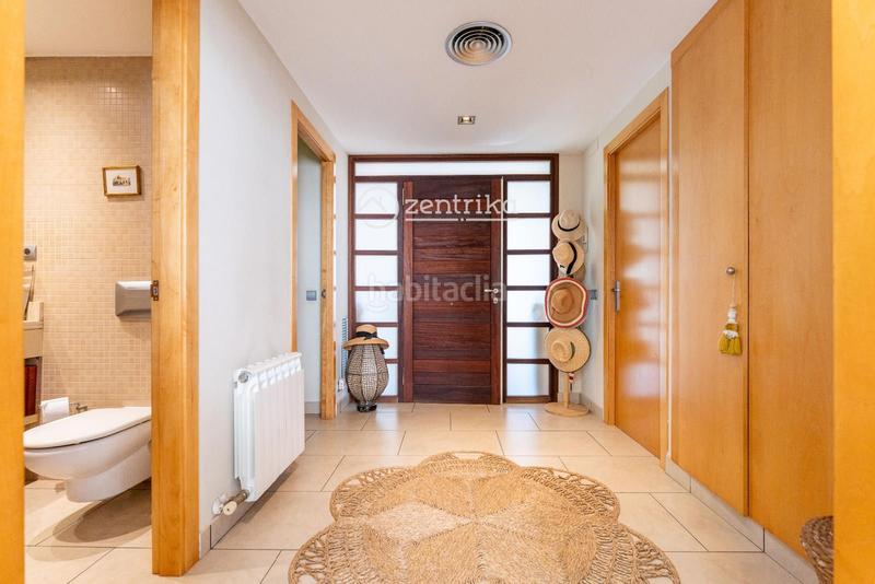 Foto b7057a87-72f8-4adc-ac03-187f14235de8. Chalet  independiente en venta , con 391 m2 en Reus