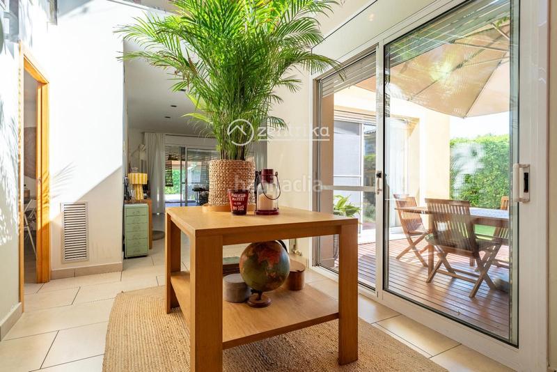 Foto def77f80-0e96-4564-8655-c66df4e7d1d1. Chalet  independiente en venta , con 391 m2 en Reus