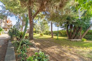 Chalet  Quarter del  sud. Casa independiente con amplio jardín en pleno centro urbano de a