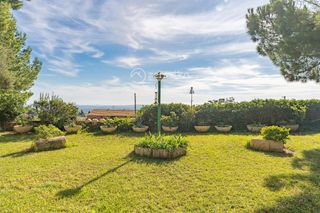 Chalet  Quarter del  sud. Casa independiente con amplio jardín en pleno centro urbano de a