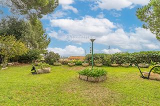 Xalet  Quarter del  sud. Casa independiente con amplio jardín en pleno centro urbano de a