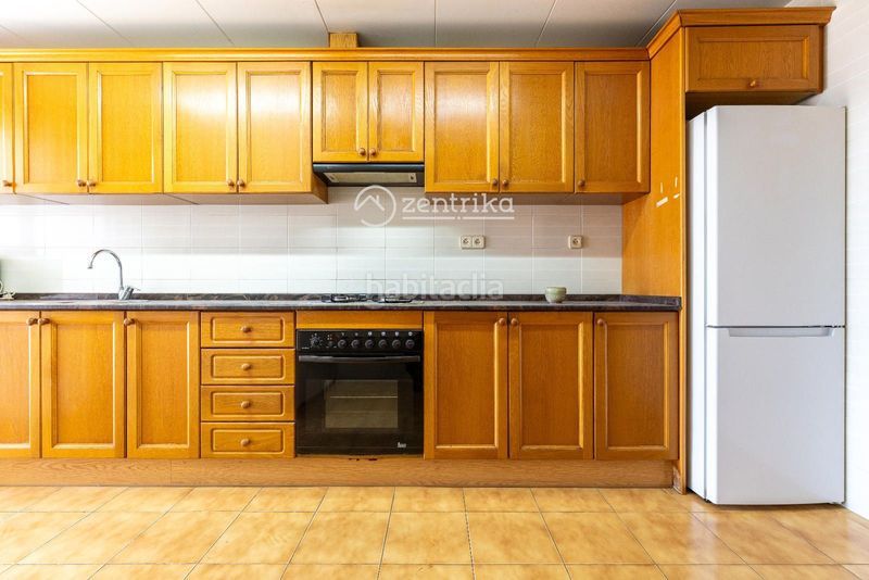 Foto 5a9ae54e-63de-4343-ba68-5fe9aa1ff007. Piso  , con 138 m2 en Centre Reus