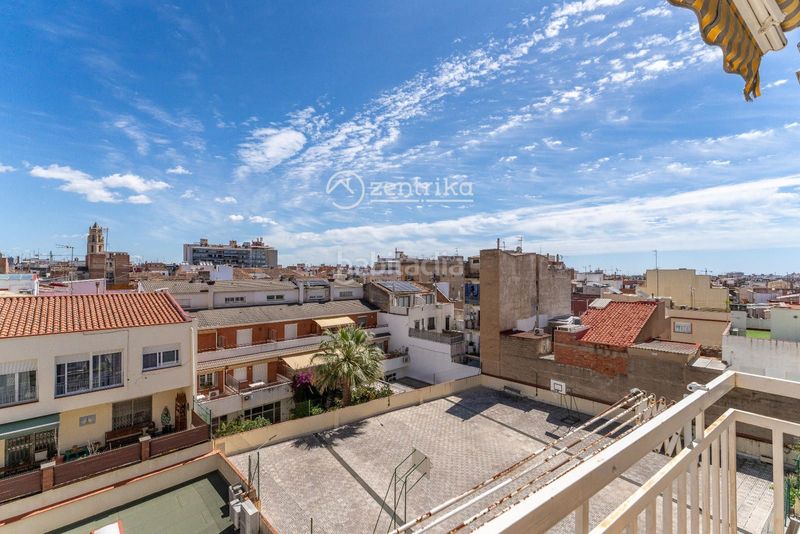Foto c402b568-05e5-488d-b0f3-861960cf0137. Piso  , con 138 m2 en Centre Reus