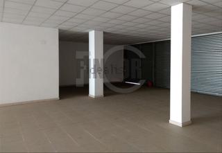 Lloguer Local Comercial  Carrer de pérez moya. Impresionante con escaparate en una zona ideal de sabadell.