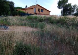 Xalet a Sentmenat. De obra nueva a construir en terreno semiplano de 854m2. excelen