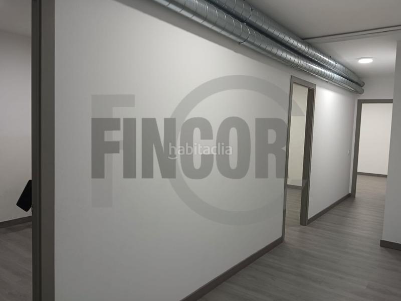 Foto 3a431fd4-d466-4523-b747-d9dcd2e54421. Local comercial amplio local comercial en Centre Rubí
