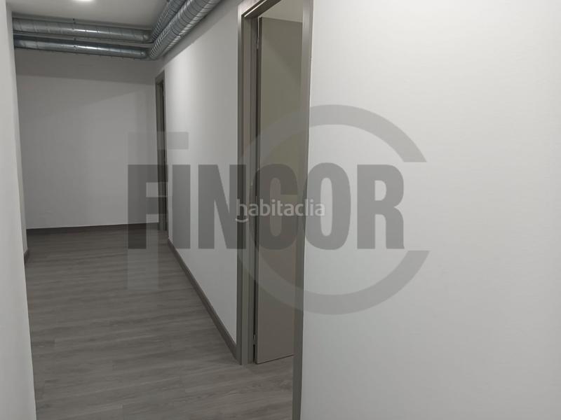 Foto 8d6c8dbe-d19c-48b7-9c33-ce291f2ae670. Local comercial amplio local comercial en Centre Rubí