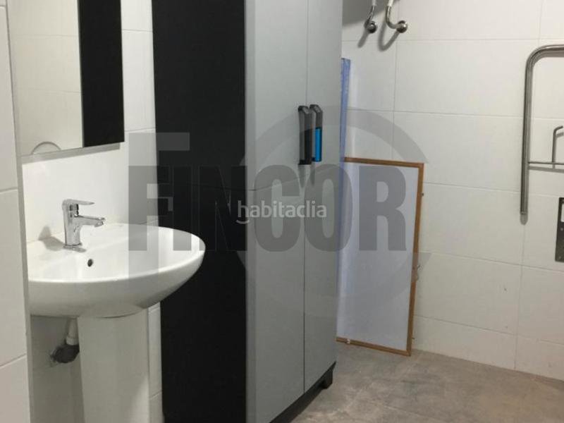 Foto db336a0f-88a1-4b23-9471-967f5544621a. Local comercial amplio local comercial en Centre Rubí
