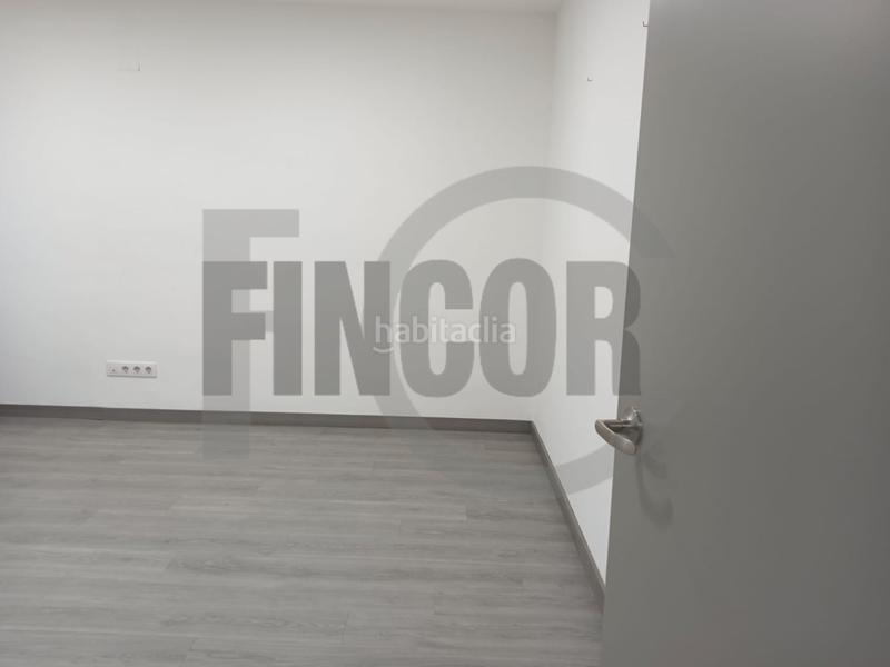 Foto eada79dd-3522-4140-bd2d-af3765045bb4. Local comercial amplio local comercial en Centre Rubí