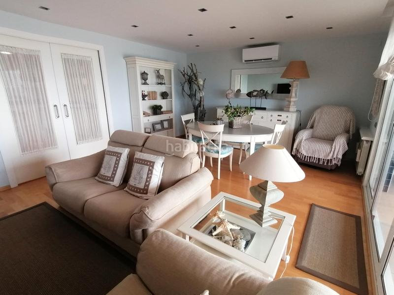 Foto db5ecd04-7e93-4808-b2eb-afdfbb20f5a8. Piso exclusiva vivienda de diseño frente al mar con gran terraza, ascensor y 2 plazas de aparcamiento. en Calafell