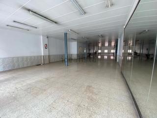 Lloguer Local Comercial a Creu de Barberà. ¡oportunidad única! se alquila amplio local comercial de 305 m²