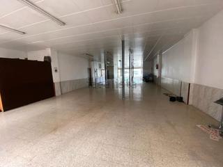 Location Local commercial à Creu de Barberà. ¡oportunidad única! se alquila amplio local comercial de 305 m²