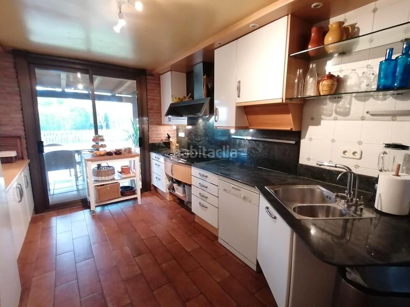 Foto 2dd5eb5d-dea4-4c1a-9c7f-5c6594efde46. Chalet with fireplace heating parking pool in Bellaterra