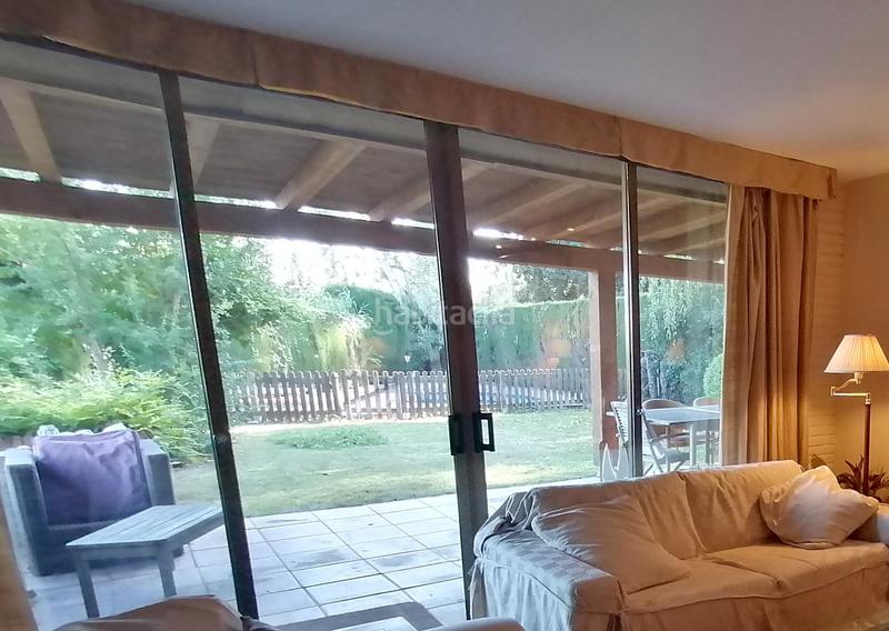 Foto 925d94ac-9224-45b3-a63b-a05b87a0bc5c. Chalet with fireplace heating parking pool in Bellaterra