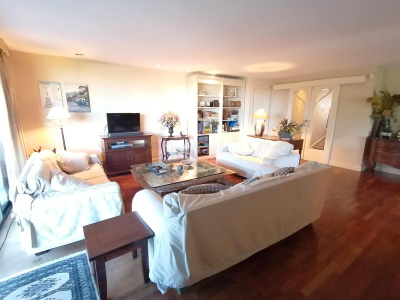 Foto 9d9596f7-e0c4-4649-8197-a3dc9e82b3a2. Chalet with fireplace heating parking pool in Bellaterra