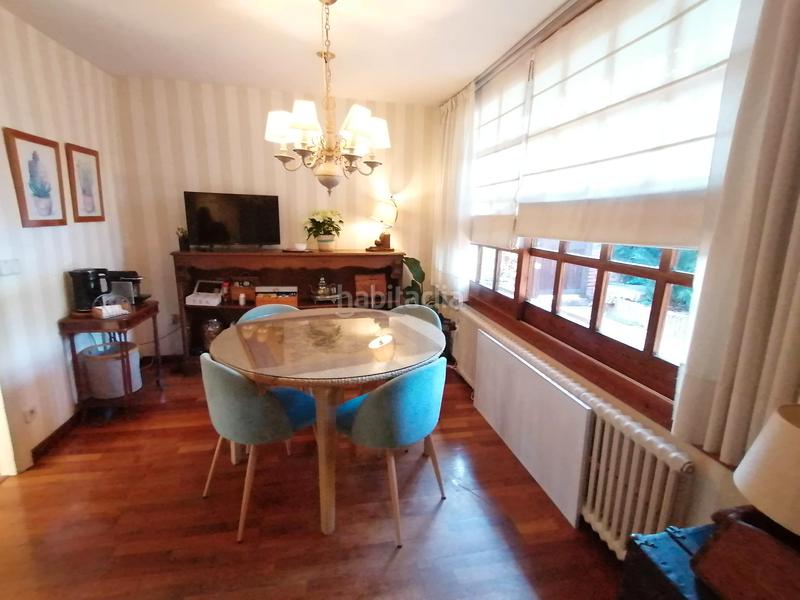 Foto d22a9295-cfeb-424a-b9f0-4fa585162a6e. Chalet with fireplace heating parking pool in Bellaterra