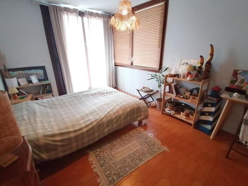 Foto ec704303-6655-4b48-9764-f6ba9e74e017. Chalet with fireplace heating parking pool in Bellaterra