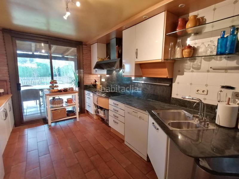 Foto f0e3d0c3-ab86-41ff-ad61-aa0134043b95. Chalet with fireplace heating parking pool in Bellaterra