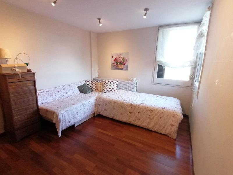 Foto f79bf67d-3249-4627-a53b-908ab0bf8cd0. Chalet with fireplace heating parking pool in Bellaterra