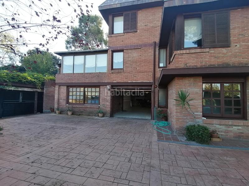 Foto f9d833d5-d60e-4c14-8d39-2f7157d0ae41. Chalet with fireplace heating parking pool in Bellaterra