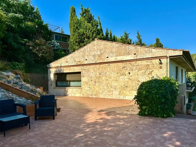 Foto 8db1c300-b2ac-45c4-b3bc-6cc0920ca3a0. Casa amb xemeneia calefacció aparcament piscina a Bellaterra